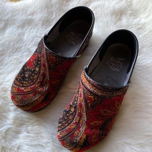 DANSKO VEGAN WOMEN SIZE 39